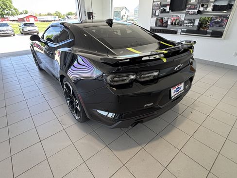 Used 2022 Chevrolet Camaro LT RWD image 3