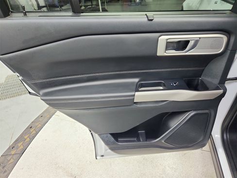 Used 2024 Ford Explorer Limited image 36