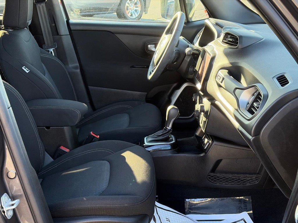 Used 2021 Jeep Renegade Latitude w/ Sun & Sound Group FWD image 19