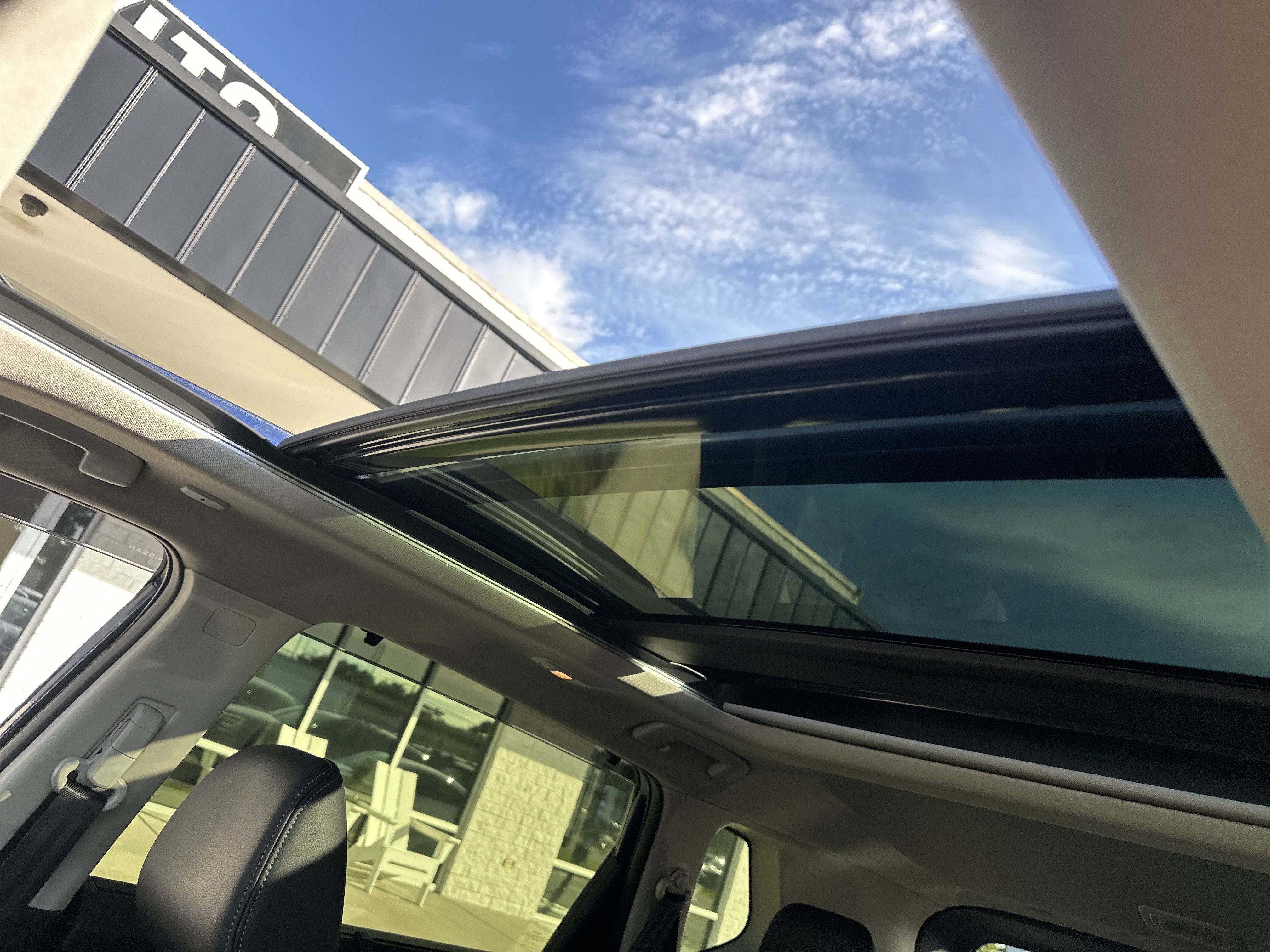 Used 2025 Nissan Rogue SL w/ SL Premium Package FWD image 11