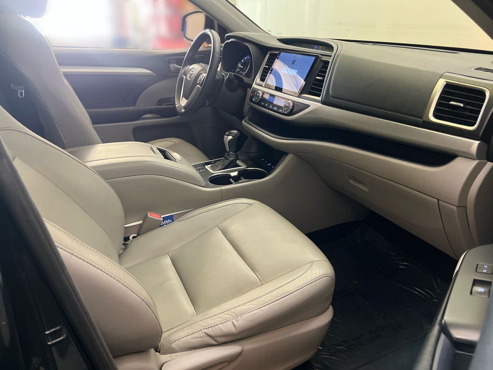 Used 2016 Toyota Highlander XLE AWD/4WD image 27