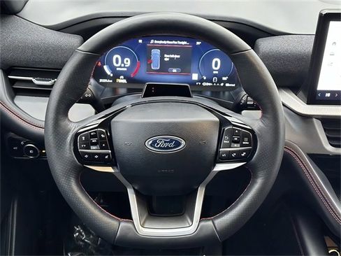 Used 2025 Ford Explorer ST-Line w/ ST-Line Street Pack image 11