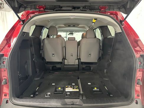 Used 2025 Toyota Sienna LE image 51
