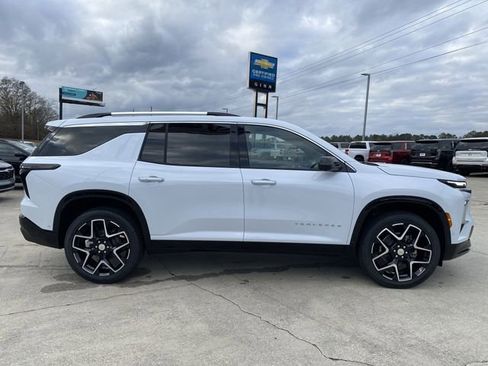 New 2026 Chevrolet Traverse High Country w/ LPO, Floor Liner Package image 8