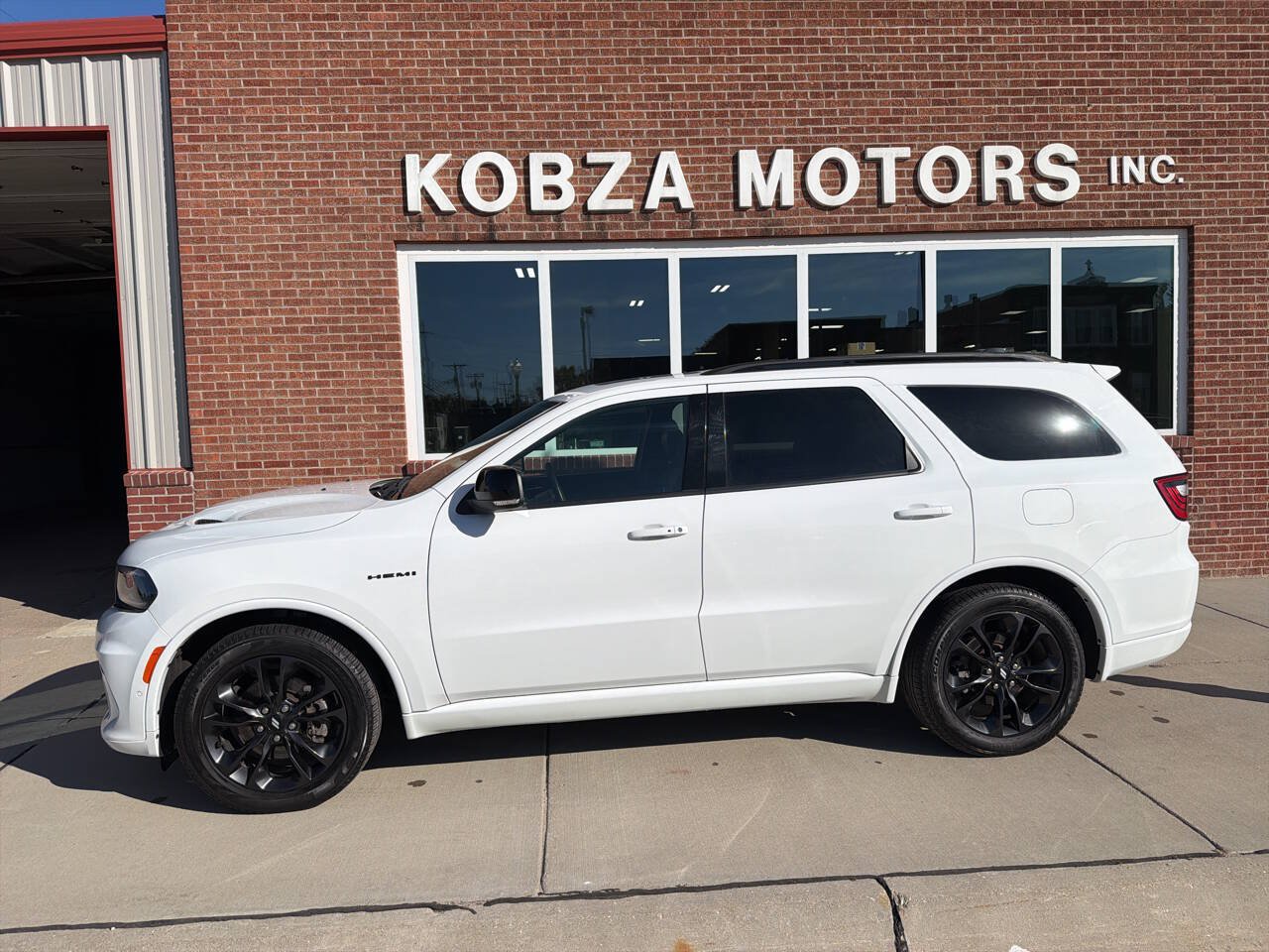 Used 2025 Dodge Durango R/T w/ Blacktop Package AWD/4WD image 1