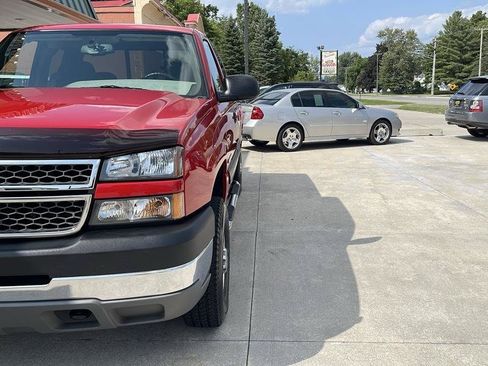 Used 2005 Chevrolet Silverado 2500 LS AWD/4WD image 4
