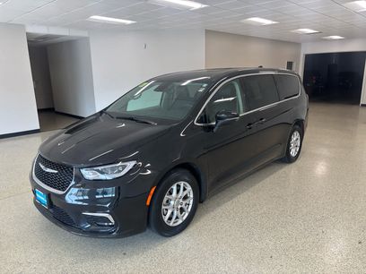 Used 2023 Chrysler Pacifica Touring-L