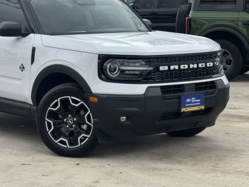 Used 2025 Ford Bronco Sport Outer Banks image 2