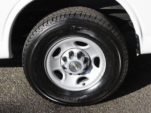 Used 2016 Chevrolet Express 2500 RWD image 30