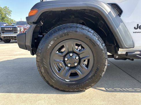 Used 2025 Jeep Wrangler Unlimited Sport AWD/4WD image 12