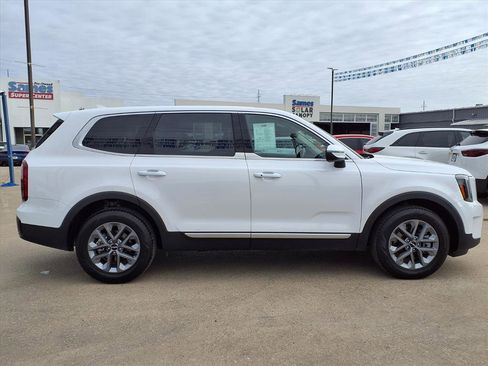 Used 2025 Kia Telluride LX image 8