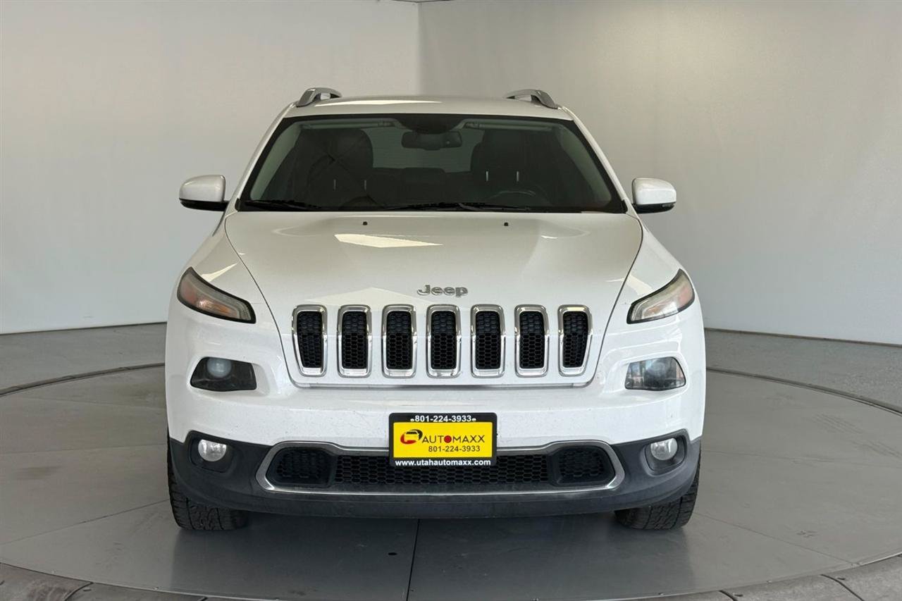 Used 2017 Jeep Cherokee Limited AWD/4WD image 2
