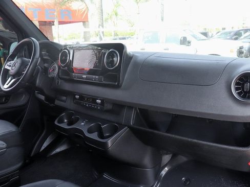 Used 2023 Mercedes-Benz Sprinter 2500 image 38