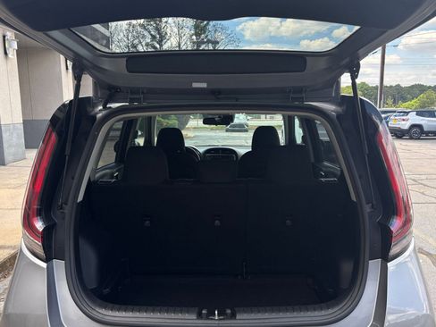 Used 2025 Kia Soul LX w/ LX Technology Package FWD image 29