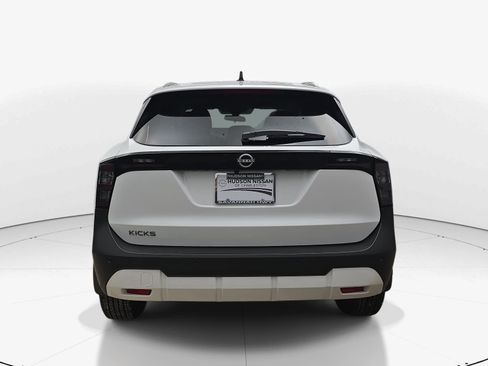 Used 2026 Nissan Kicks SV FWD image 5