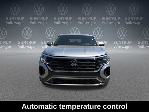Used 2025 Volkswagen Atlas Cross Sport SE FWD image 9