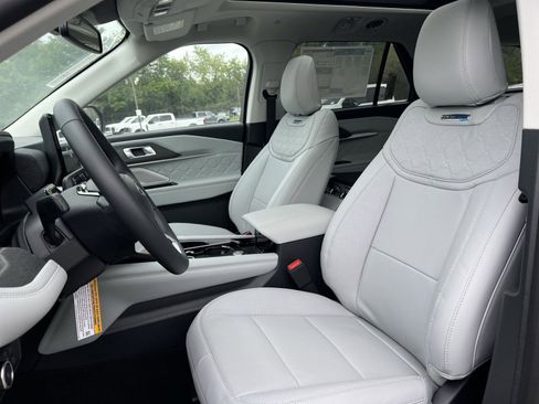 New 2026 Ford Explorer Platinum w/ LUX Leather Package AWD/4WD image 13