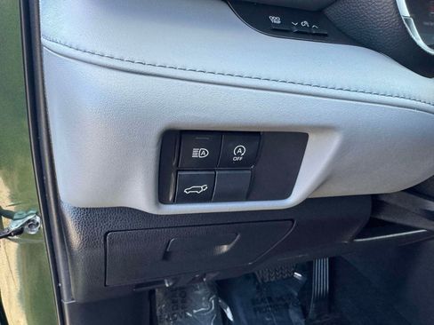 Used 2023 Toyota Highlander XLE image 23