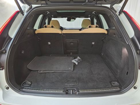 Used 2020 Volvo XC60 T5 Momentum image 14