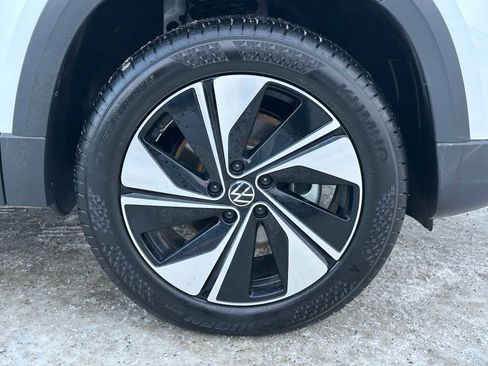 Used 2024 Volkswagen Taos SE image 9