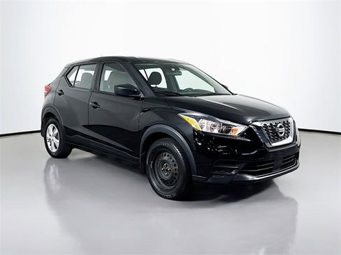 Used 2020 Nissan Kicks S image 10