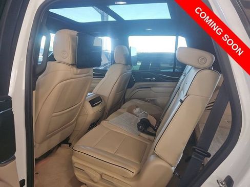 Used 2023 Cadillac Escalade Premium Luxury AWD/4WD image 6
