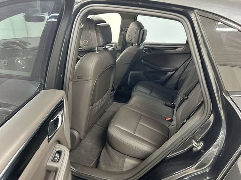 Certified 2023 Porsche Macan AWD/4WD image 21