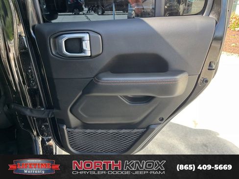 Used 2023 Jeep Gladiator Mojave w/ Cold Weather Group AWD/4WD image 24