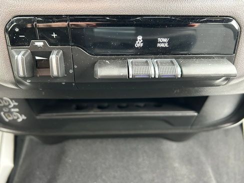 Used 2024 RAM 2500 Big Horn image 28