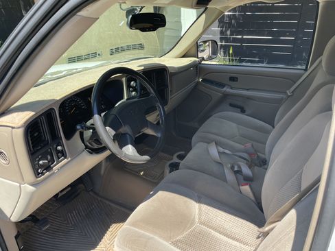 Used 2004 Chevrolet Suburban LS RWD image 9
