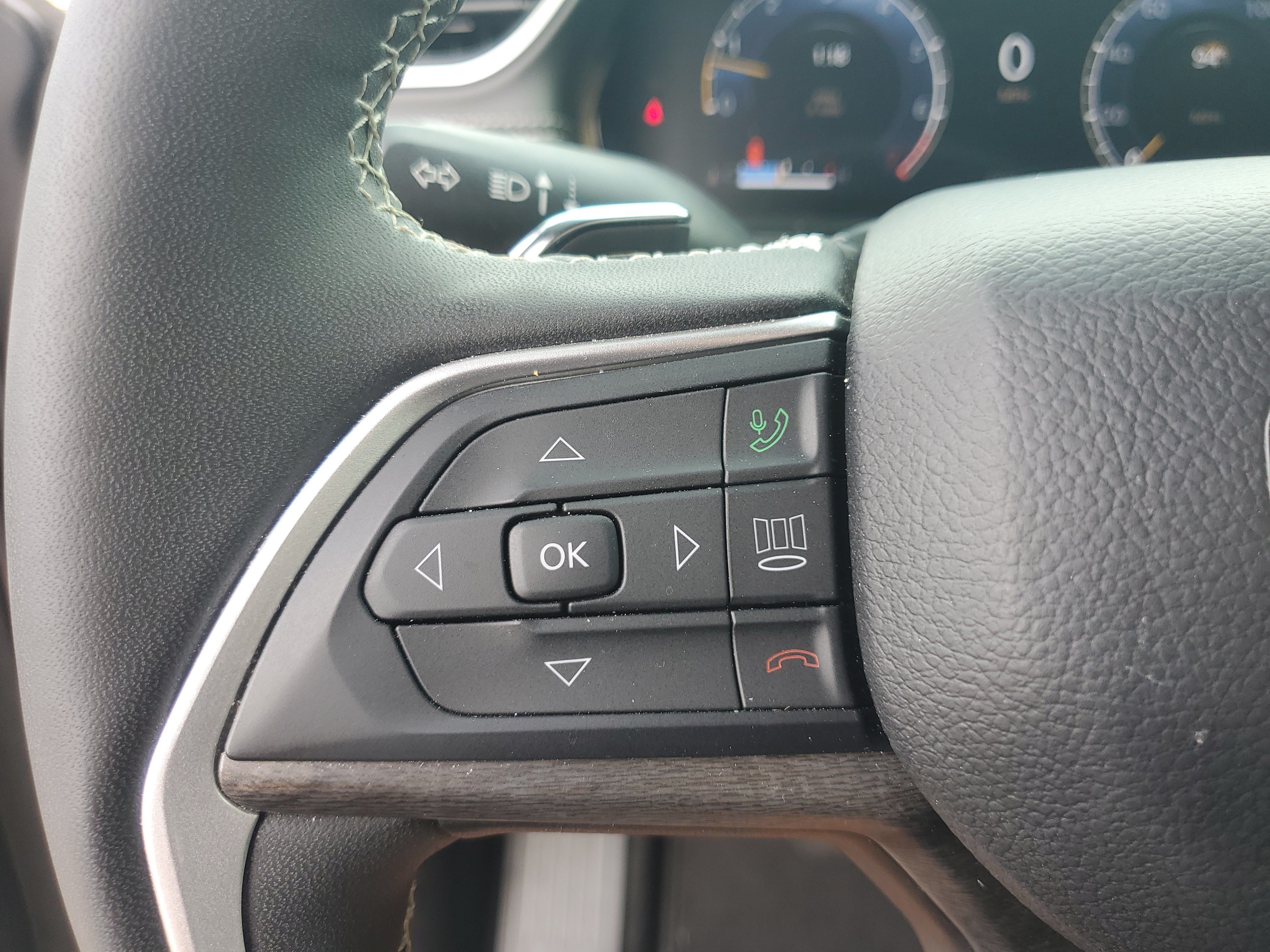 Used 2025 Jeep Grand Cherokee Limited w/ Luxury Tech Group II AWD/4WD image 15