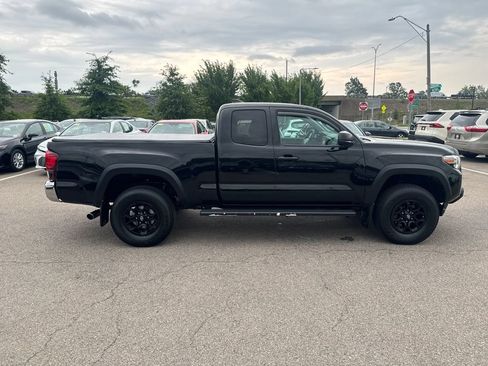 Used 2019 Toyota Tacoma SR w/ SX Package AWD/4WD image 9