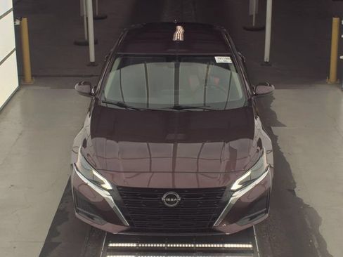 Used 2023 Nissan Altima 2.5 SV FWD image 12
