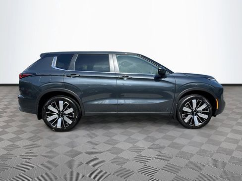 Used 2025 Mitsubishi Outlander SE FWD image 5