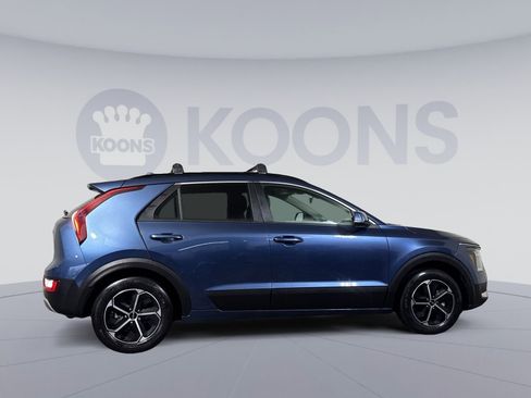 Used 2023 Kia Niro EX image 10