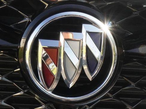 Used 2023 Buick Envision Essence image 38