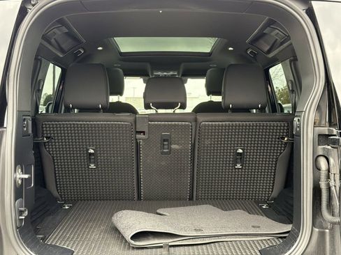Used 2025 Land Rover Defender 110 S image 13