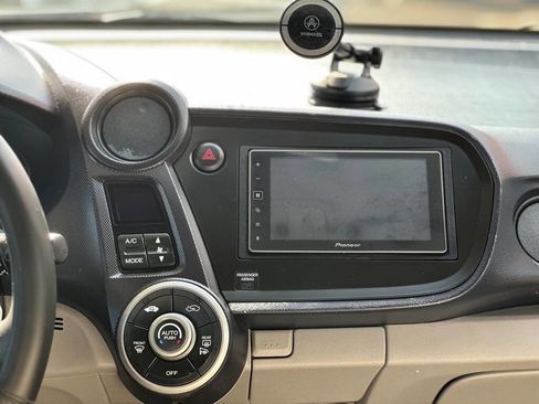 Used 2010 Honda Insight EX image 9