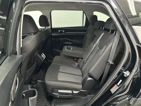 Used 2023 Kia Sorento LX image 20