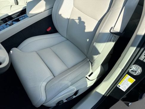 Certified 2023 Volvo XC60 T8 Ultimate w/ Climate Package AWD/4WD image 17