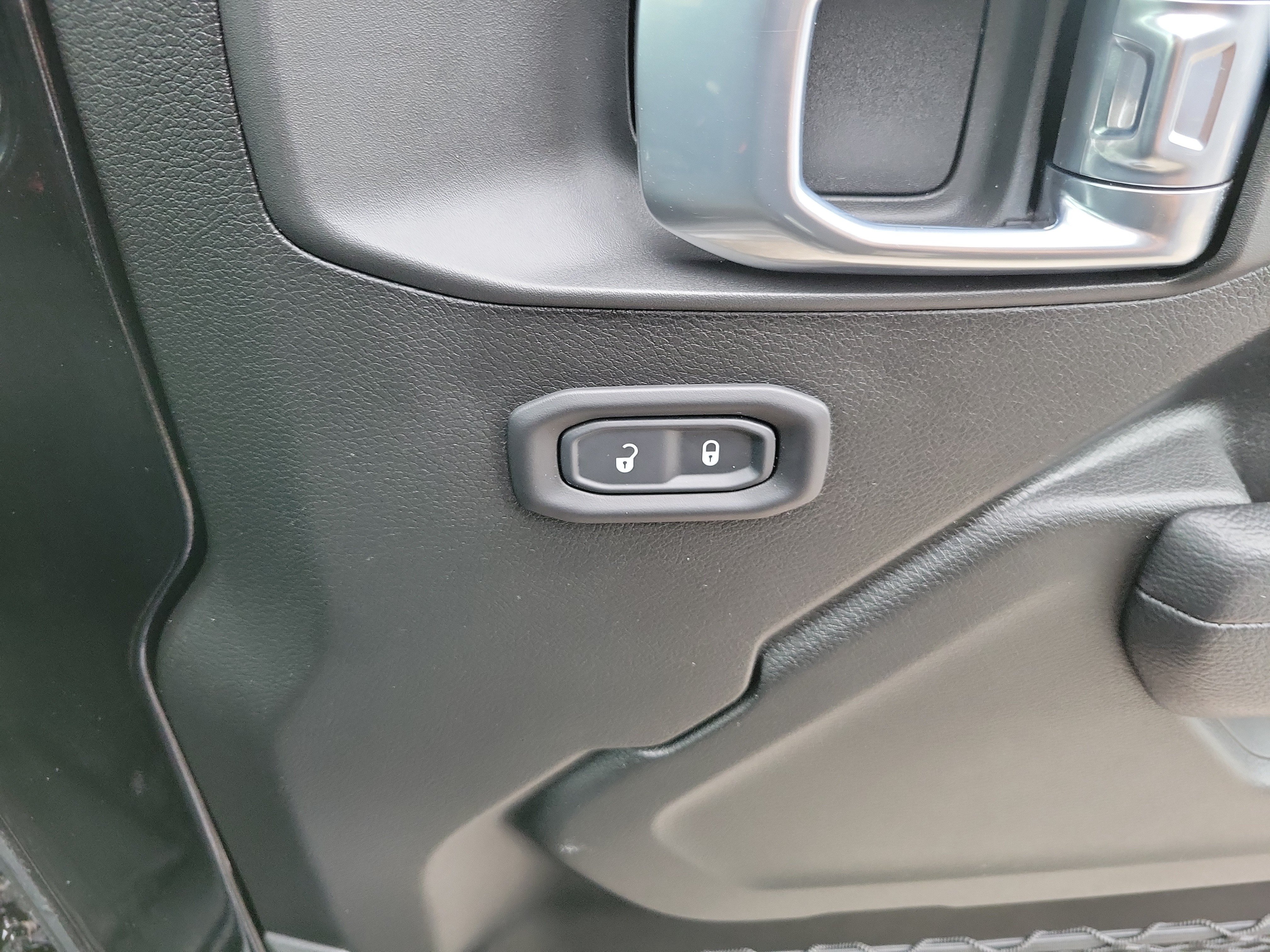 Used 2021 Jeep Wrangler Unlimited Sport AWD/4WD image 9