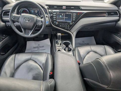 Used 2020 Toyota Camry XLE FWD image 16