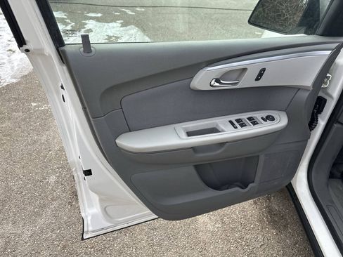 Used 2012 Chevrolet Traverse LS FWD image 17