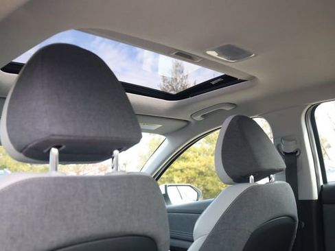 Certified 2025 Hyundai Elantra Limited image 21