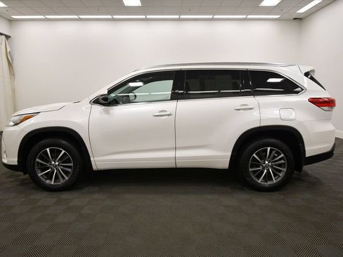 Used 2018 Toyota Highlander XLE AWD/4WD image 4