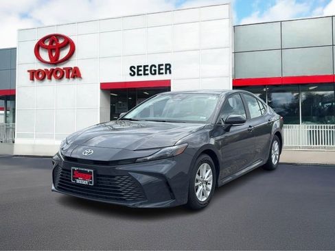 Used 2025 Toyota Camry LE FWD image 9