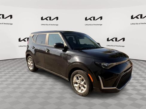 Used 2023 Kia Soul LX w/ Option Group 015 FWD image 2