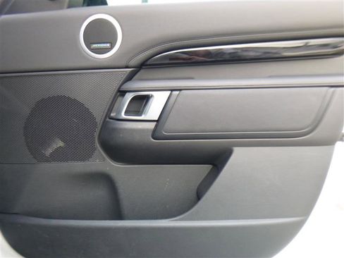 Used 2024 Land Rover Discovery S image 20