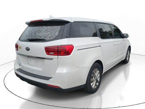 Used 2020 Kia Sedona L image 9