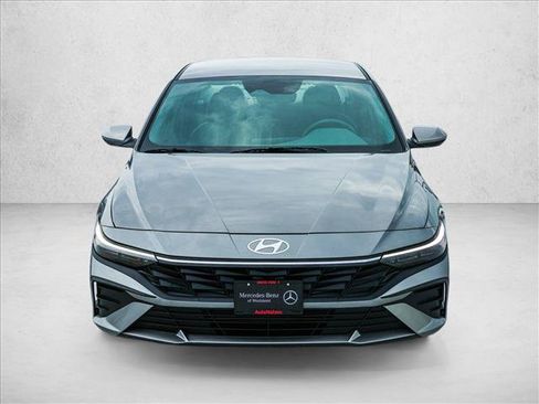 Used 2024 Hyundai Elantra SEL FWD image 2